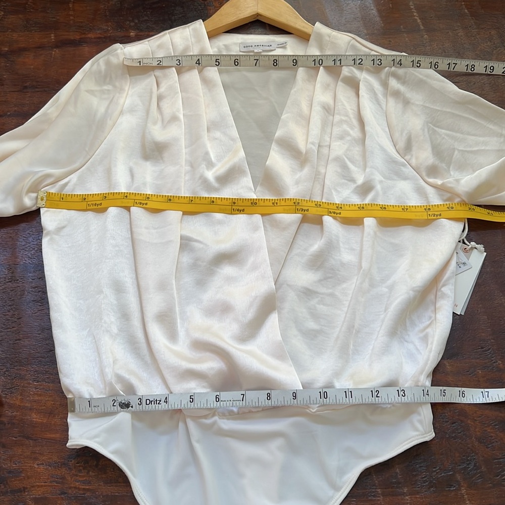 🆕 GOOD AMERICAN Long Sleeve Washed Satin Wrap Bodysuit in Ivory Size 1 Small - Picture 13 of 16